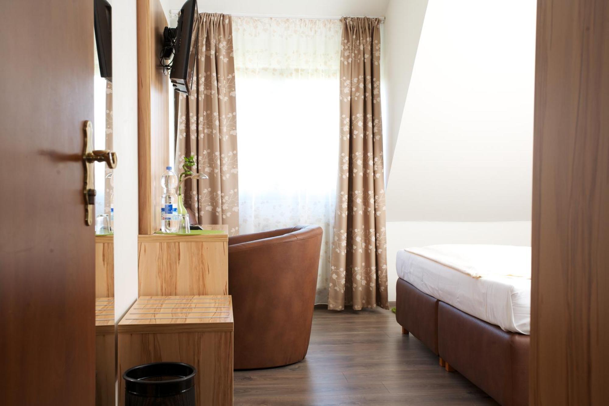 Hotel Reinhardtshof Garni Wolfschlugen Habitación foto