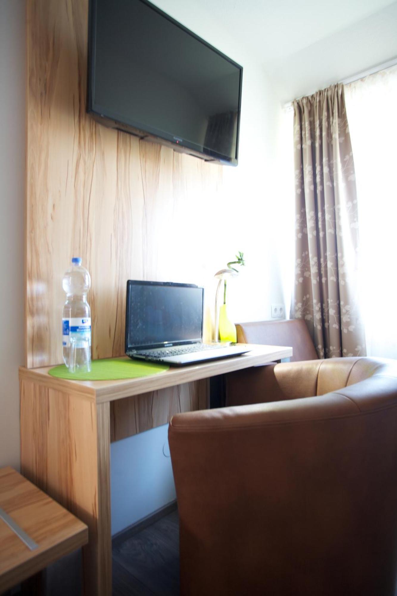 Hotel Reinhardtshof Garni Wolfschlugen Habitación foto