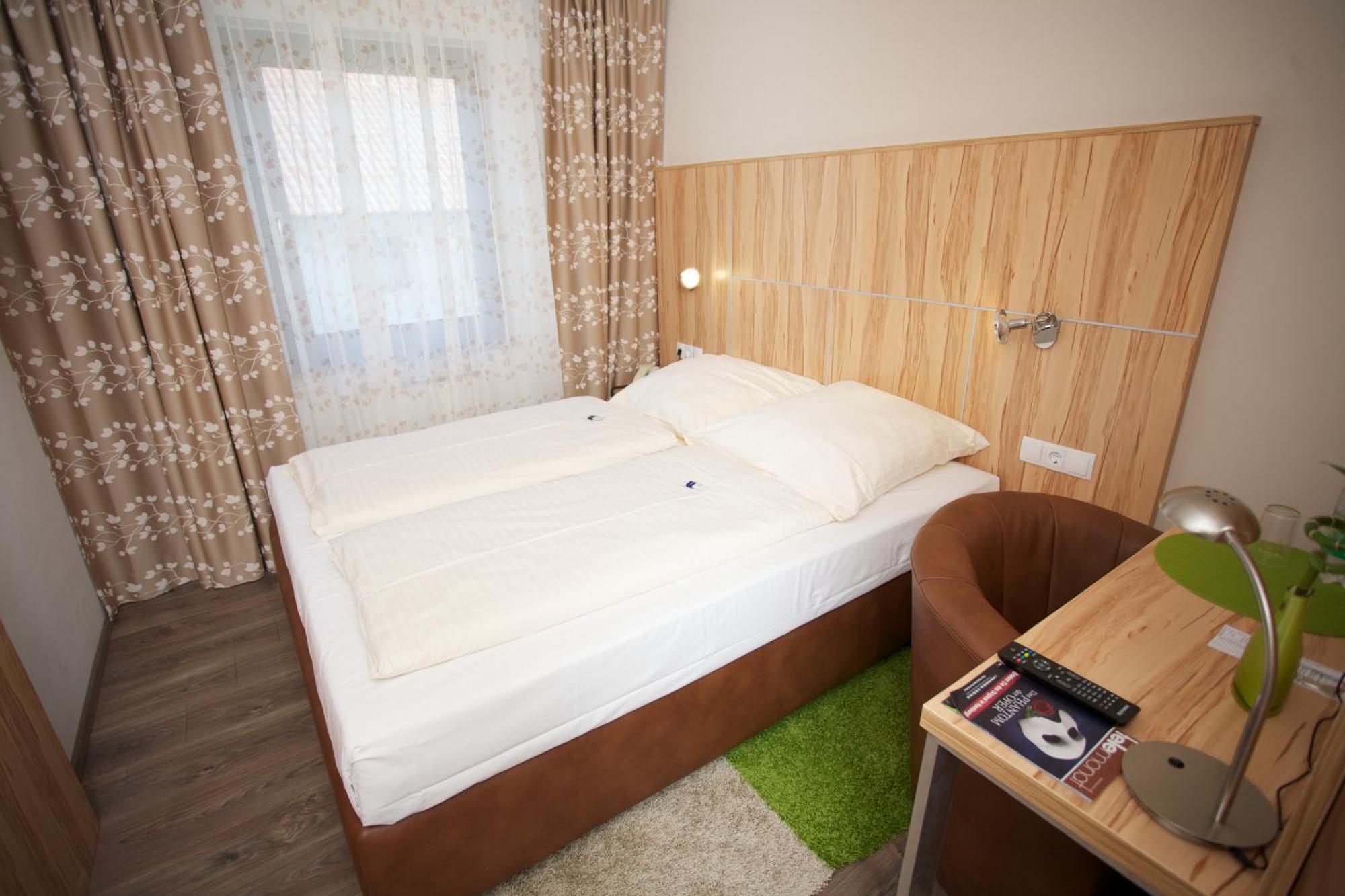 Hotel Reinhardtshof Garni Wolfschlugen Habitación foto