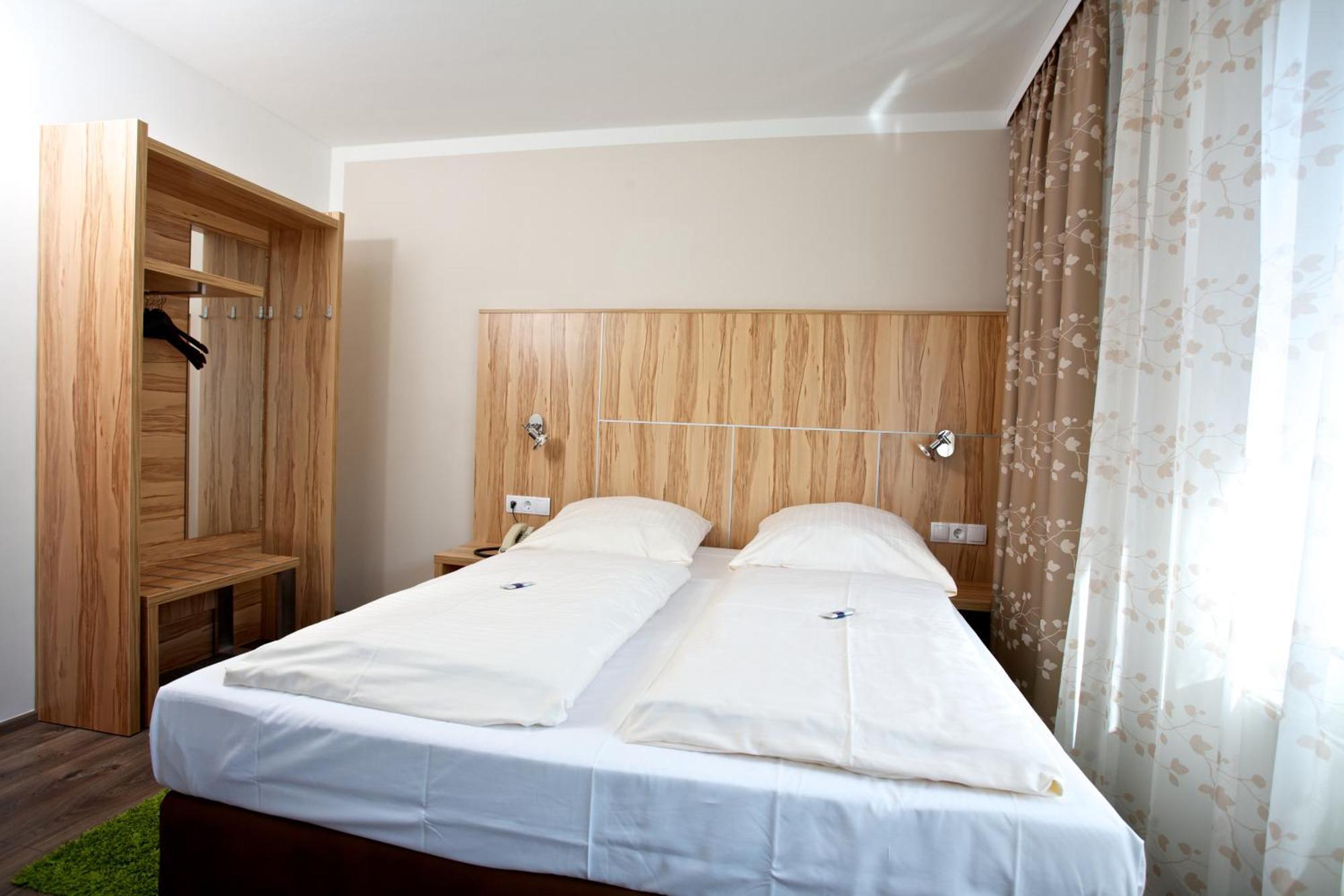 Hotel Reinhardtshof Garni Wolfschlugen Habitación foto